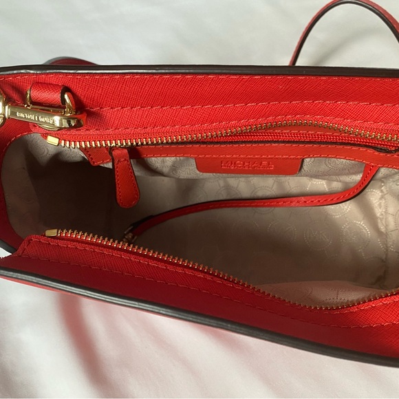 Michael Kors Small Leather Bag (Great Condition) - Picture 3 of 6